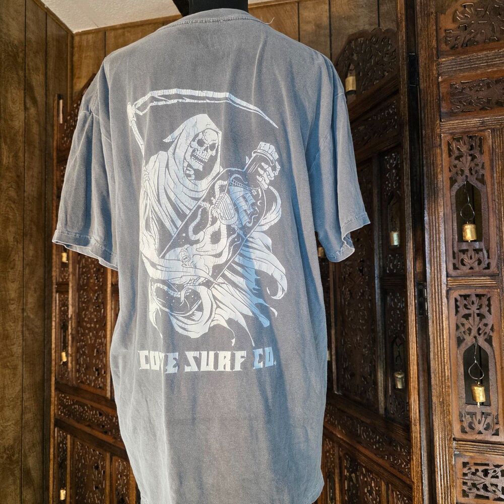 🌊💀✨ Cove Surfing Graphic T-Shirt | Size L ✨💀🌊